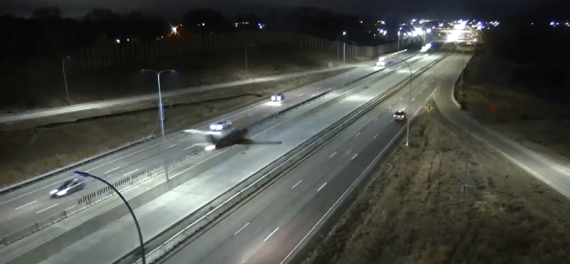 avion sletio na auto-put