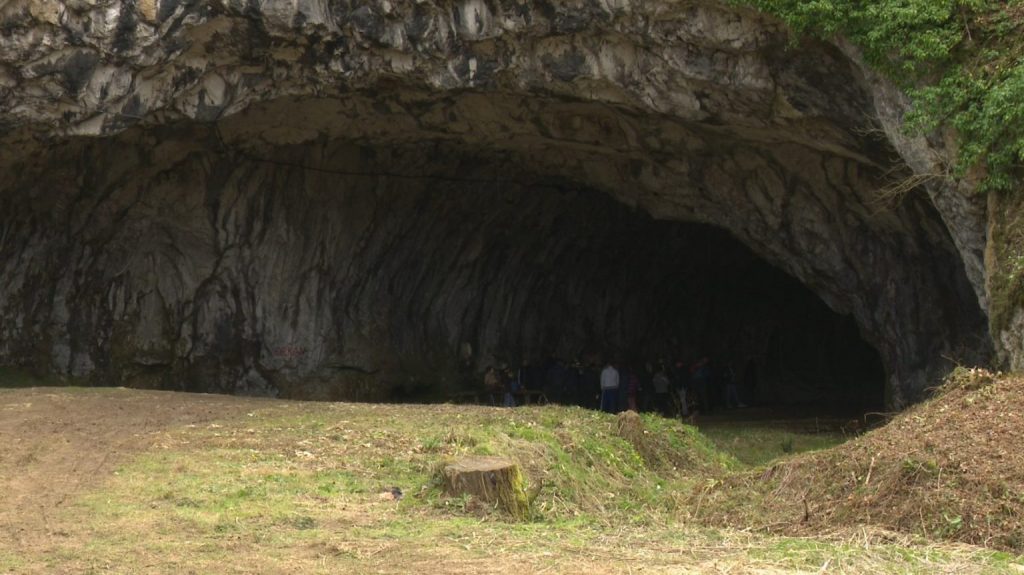 djevojačka pećina