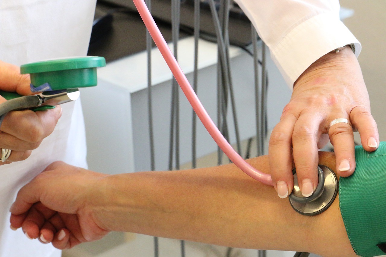Nizak krvni tlak: Uzrok, simptomi i kako riješiti ovaj neugodan problem?