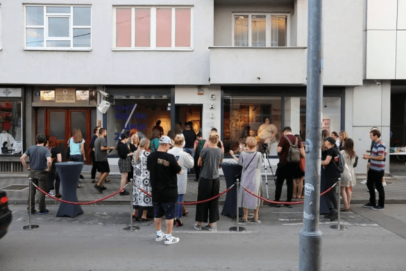 goli u izlogu banjaluka
