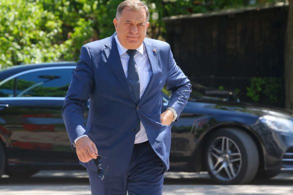 Savjet ministara juče na vanrednoj telefonskoj sjednici nije postigao konsenzus da se sredstva iz akumuliranog viška prihoda iz prethodnih godina odobre za finansiranje opštih izbora, kako je to tražila Centralna izborna komisija BiH