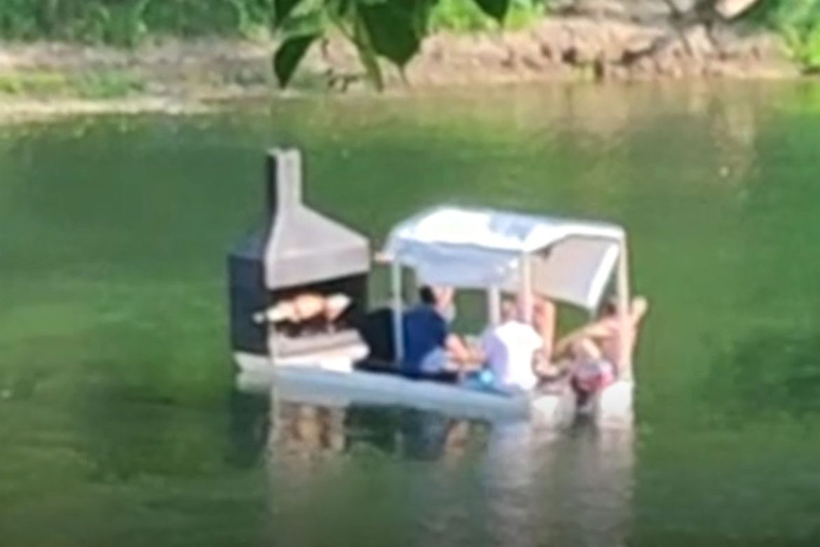 pekli jagnje u čamcu