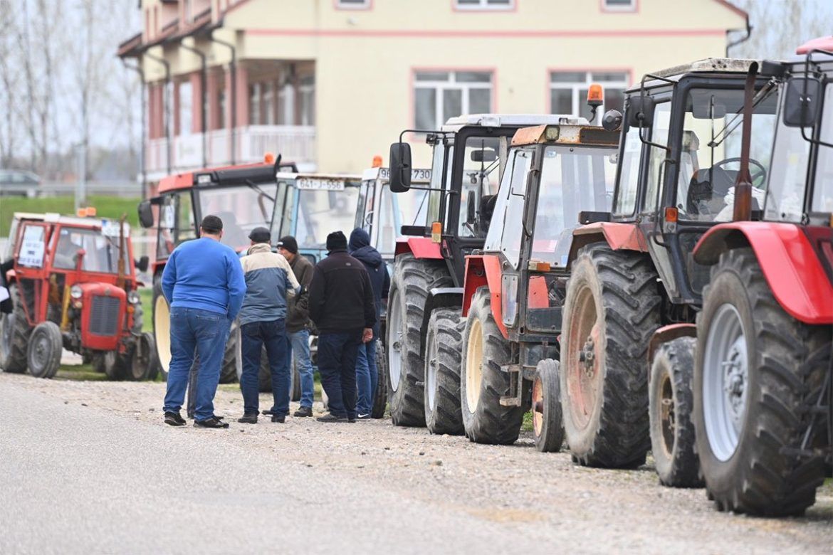 protest poljoprivrednika u bijeljini