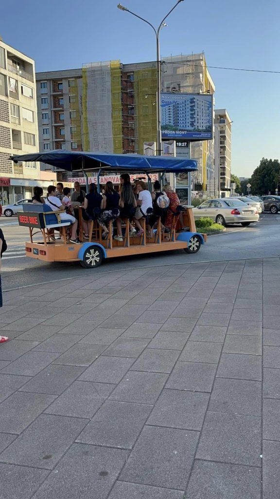 Turističko vozilo za panoramsko razgledanje Doboja