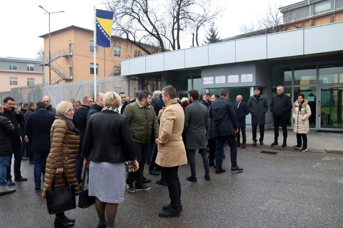 građani ispred suda BiH