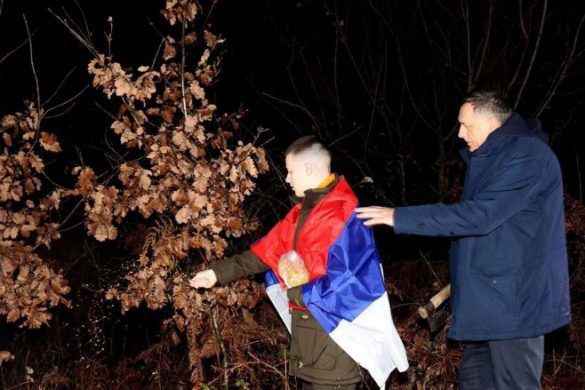 Dodik usjekao badnjak