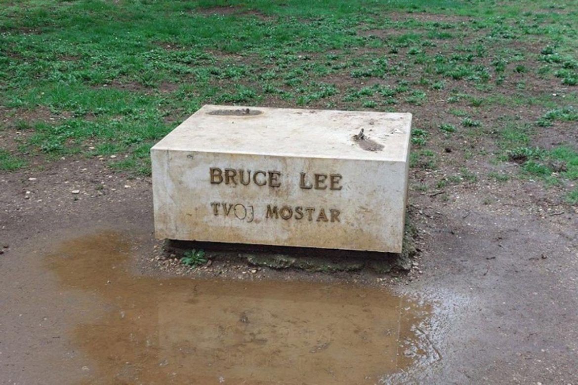 kradljivac statue brus lija