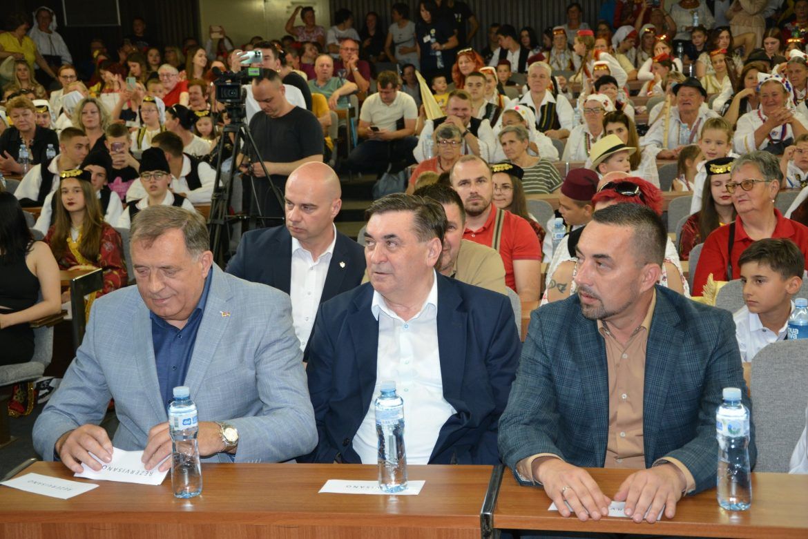 Dodik Obren Boris doboj folklor balkanski karavan