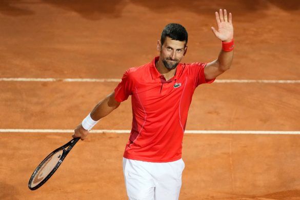 Novak poslije pogotka flašom