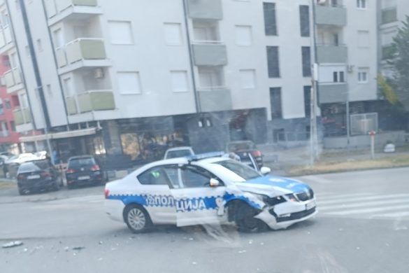SAOBRAĆAJNA NEZGODA U CENTRU DOBOJA Povrijeđen policijski službenik