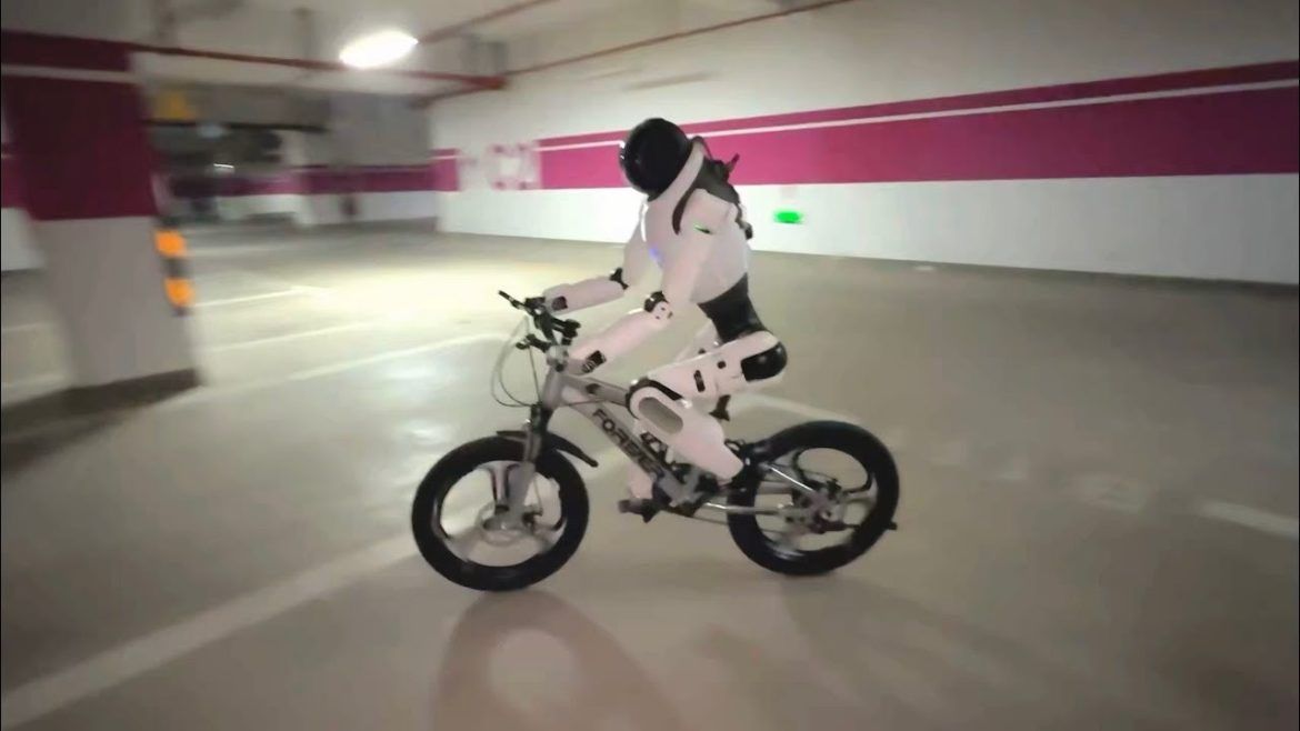 Robot biciklista Lingxi X2