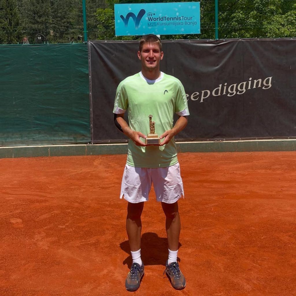 Andrej Nedić teniser
