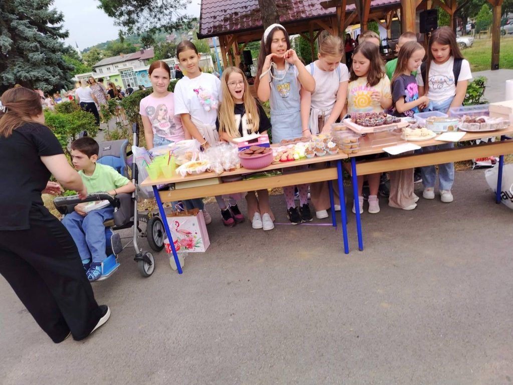 Humanitarna akcija dobojskih osnovaca "Veseli dan"