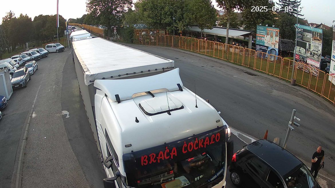 Kolone na granicama BiH