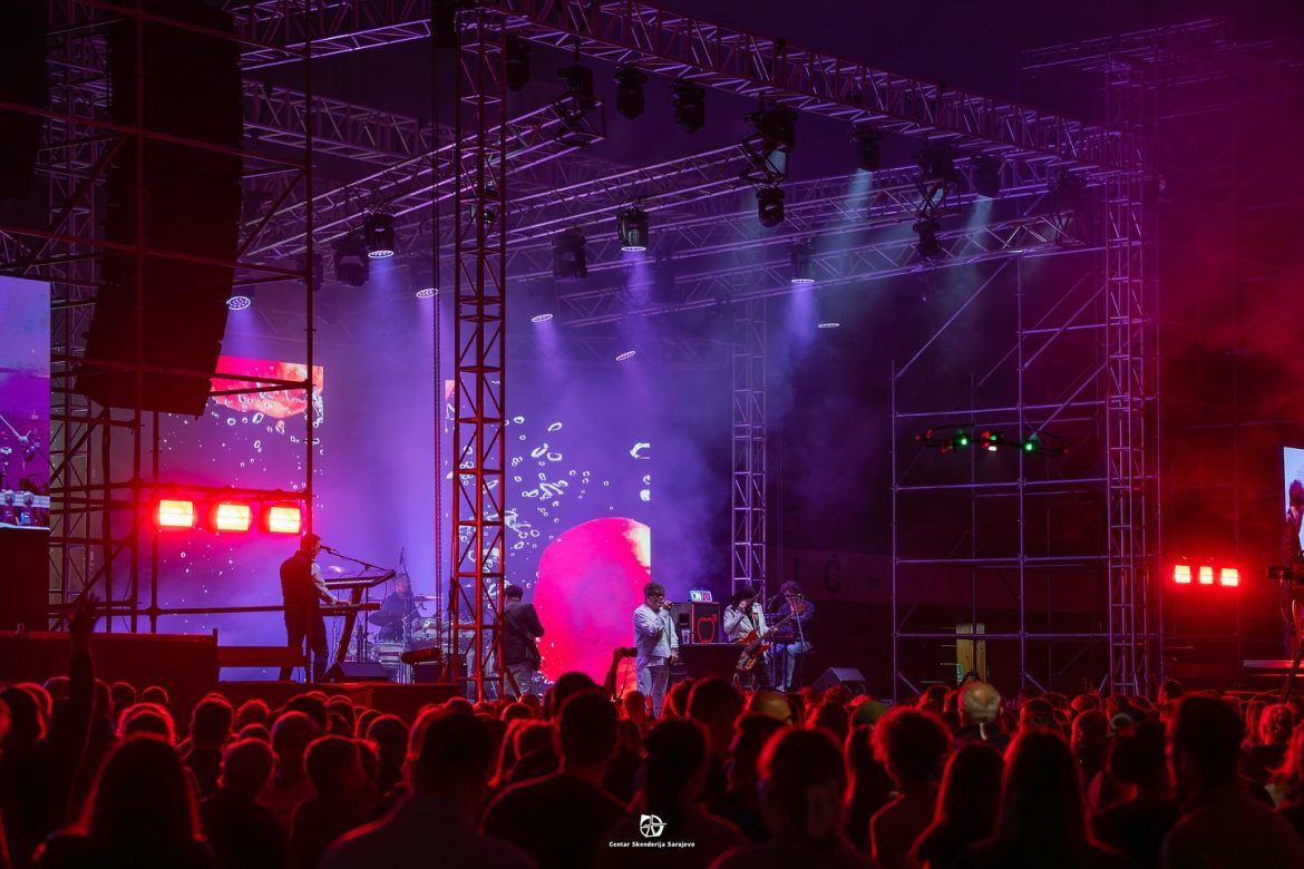 crvena jabuka u skenderiji