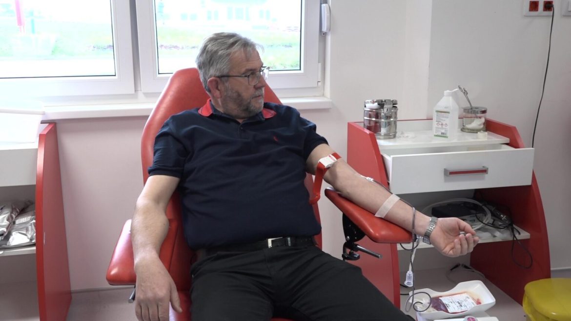 dobojski sveštenici daruju krv