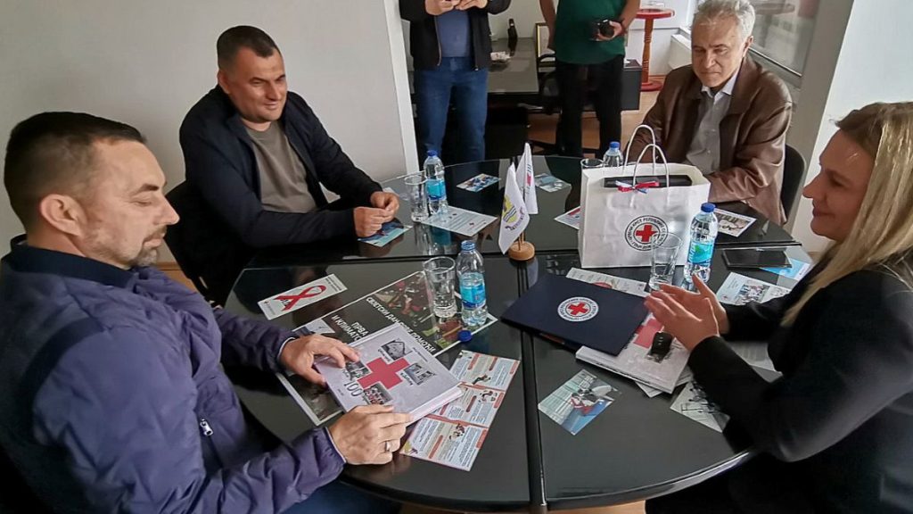 doboj crveni krst pomoć u kući