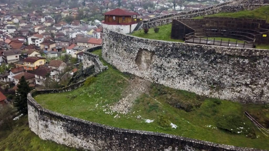 doboj urušava se gradina